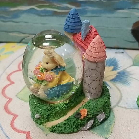 2 Easter bunny snow globe - Picture 3 of 8